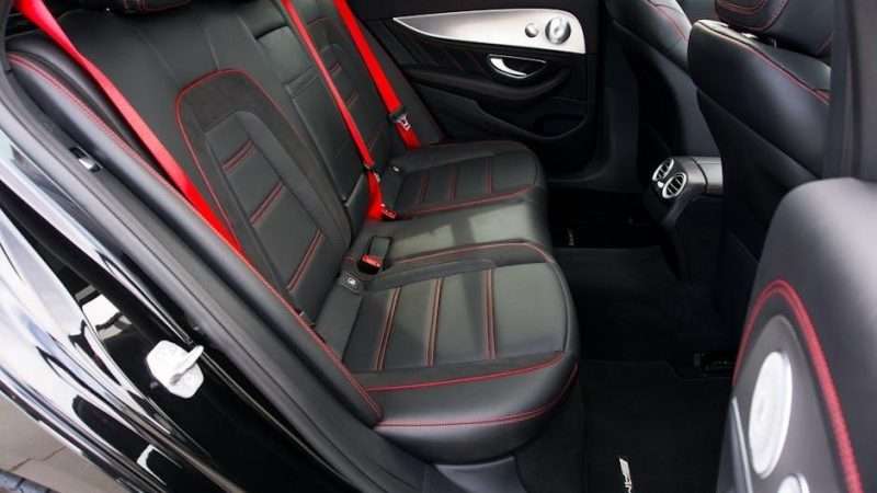 Выбор накидок на сиденья автомобиля с подушками безопасности: безопасность и комфорт